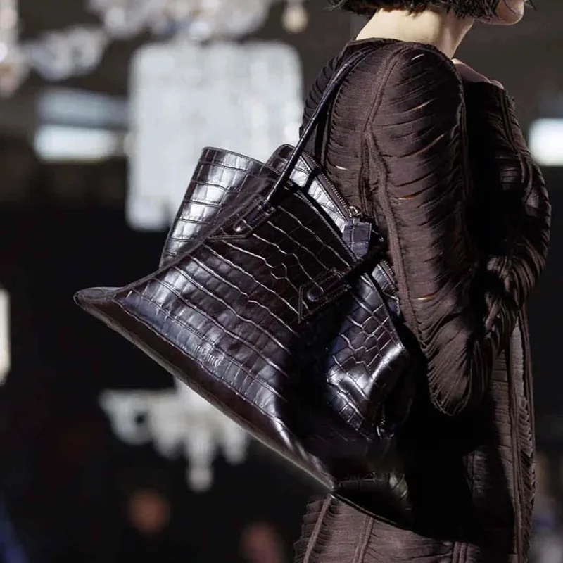 Elegant Leather Diaper Bag Large Capacity Women's Handbag Luxury Brand Famous Designer Popular Classic Leisure Business