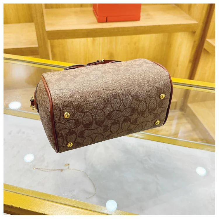 Elegant Women's Leather Fashion Shoulder Tote Bag Classic Designer Crossbody Handbag Luxury Style For Stylish Ladies