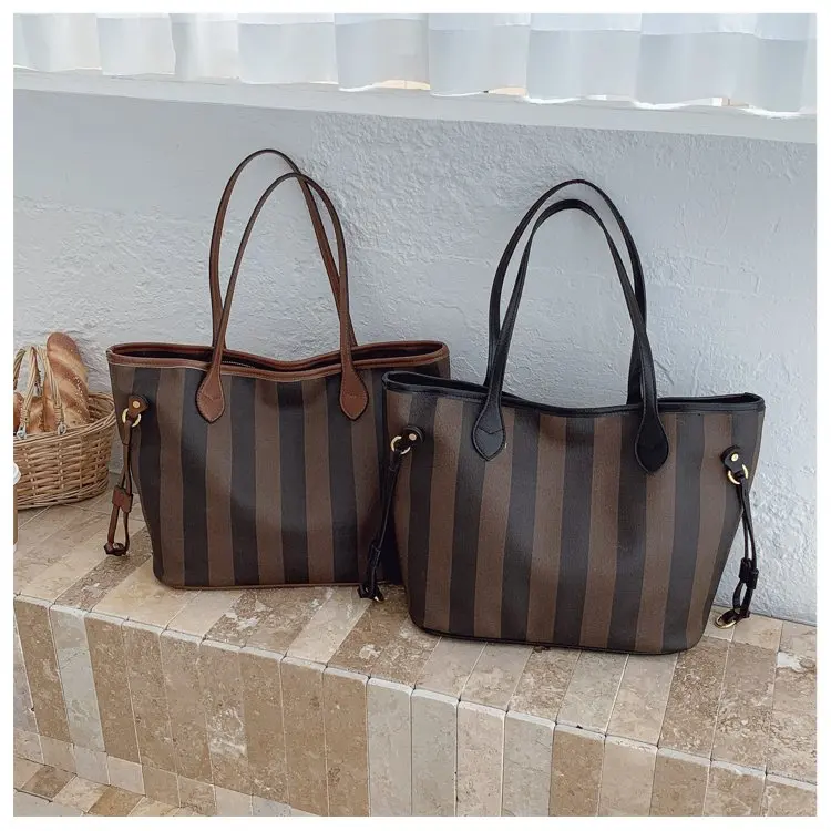 Luxury Designer Diaper Bags Women's Elegant Crossbody Bag Minimalist Fashionable Shoulder Bag Simple Leather Large Capacity