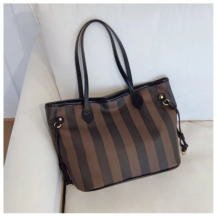 Luxury Designer Diaper Bags Women's Elegant Crossbody Bag Minimalist Fashionable Shoulder Bag Simple Leather Large Capacity