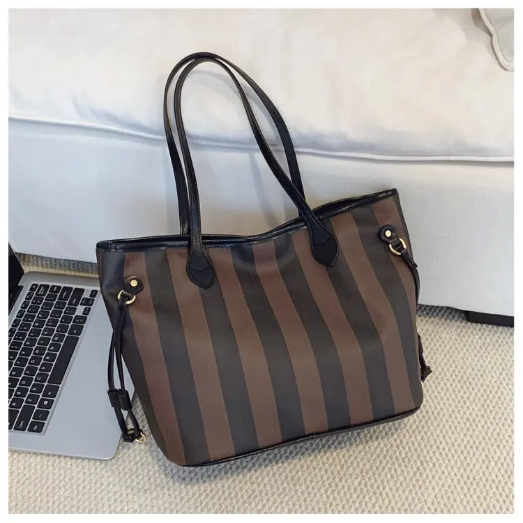Luxury Designer Diaper Bags Women's Elegant Crossbody Bag Minimalist Fashionable Shoulder Bag Simple Leather Large Capacity