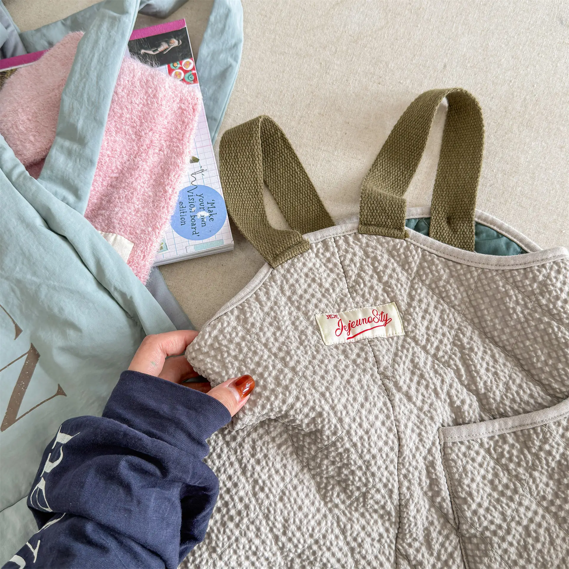 2025 Winter New Children Warm Overalls Boys Girls Plus Velvet Thick Overalls Kids Cotton Padded Strap Trousers Cute Baby Clothes