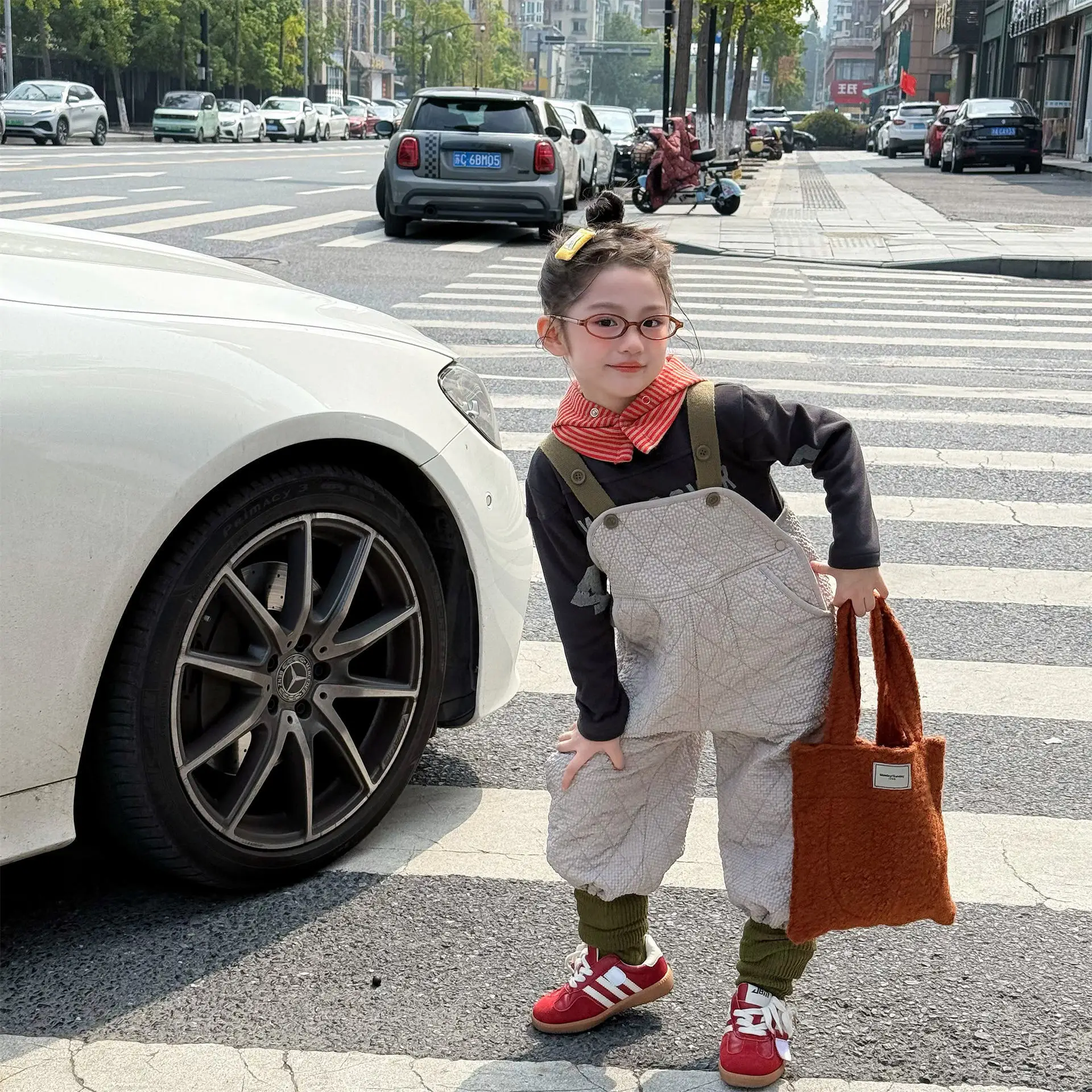 2025 Winter New Children Warm Overalls Boys Girls Plus Velvet Thick Overalls Kids Cotton Padded Strap Trousers Cute Baby Clothes