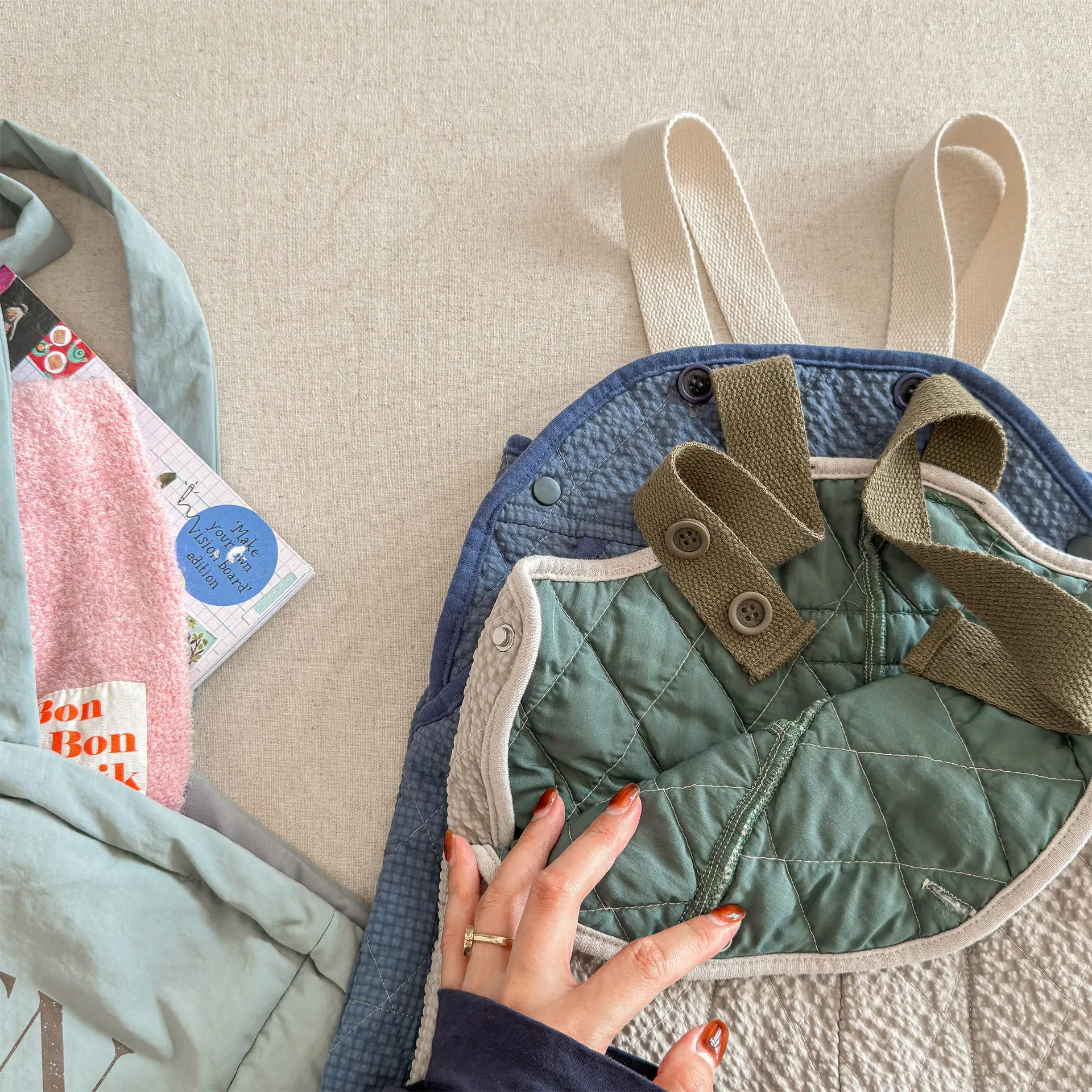 2025 Winter New Children Warm Overalls Boys Girls Plus Velvet Thick Overalls Kids Cotton Padded Strap Trousers Cute Baby Clothes