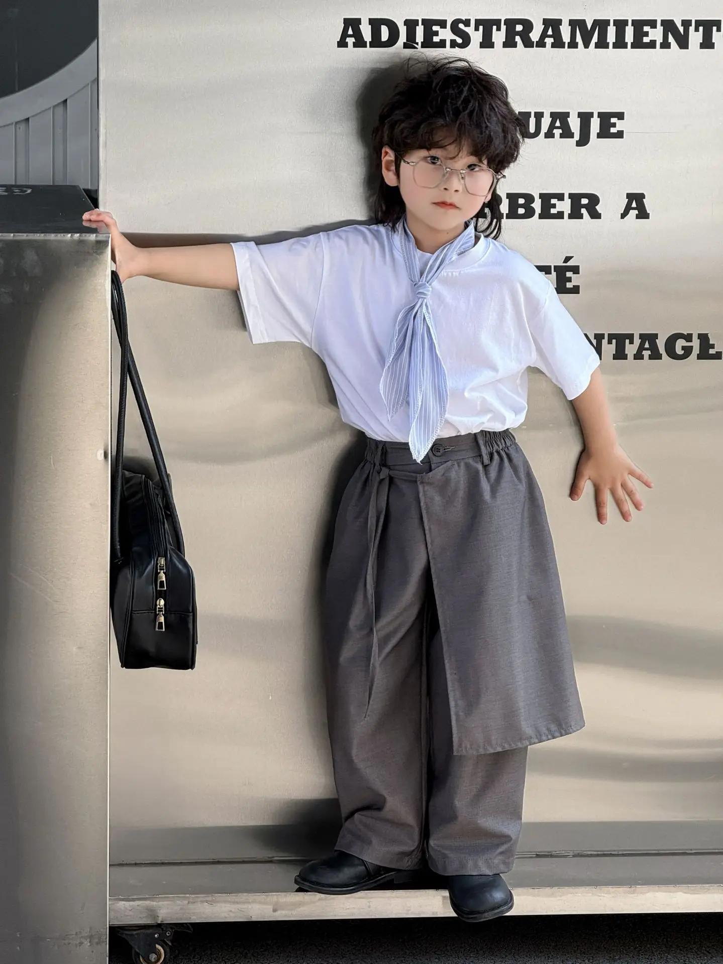 Boys' Suit - 2026 Summer New Collection of Children's Cotton T-shirts with Trendy Scarves and Fashionable Trousers.