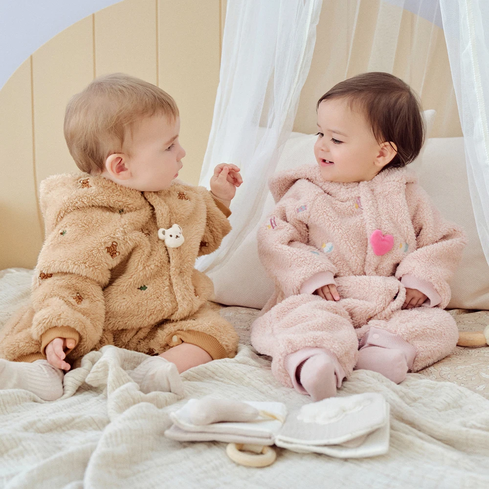 Dave Bella Baby Jumpsuit Autumn Winter Newborn Velvet Creeper Boys Girls Fashion Casual Romper Children Hooded Clothes DB4253950