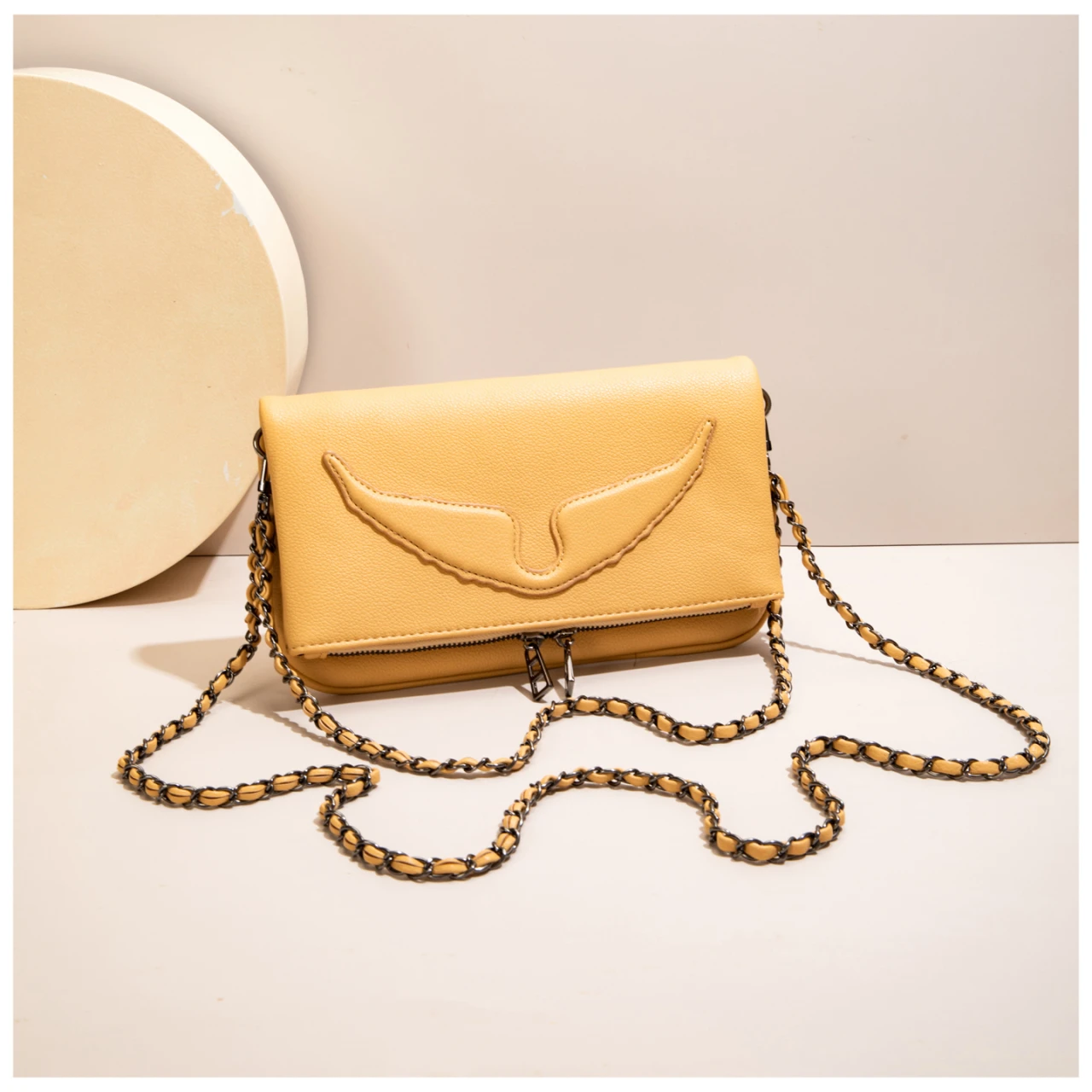 Elegant and trendy style shoulder bag, outdoor travel small square bag, luxury designer women's chain strap crossbody bag
