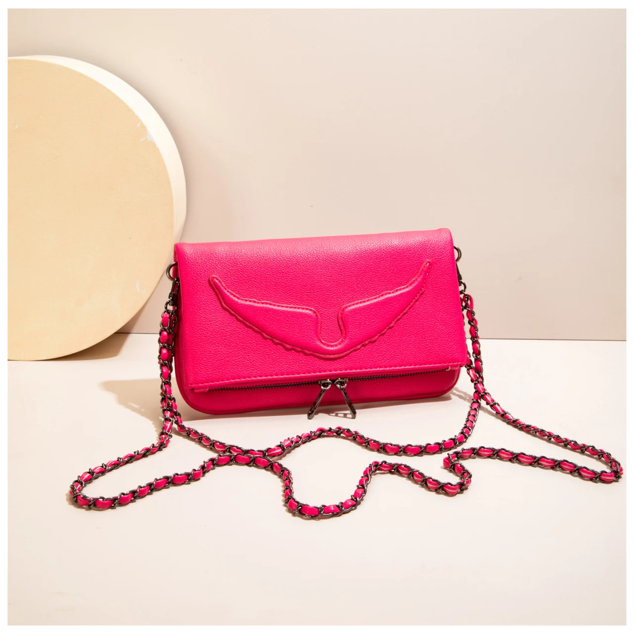 Elegant and trendy style shoulder bag, outdoor travel small square bag, luxury designer women's chain strap crossbody bag