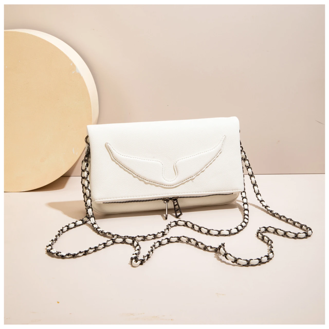 Elegant and trendy style shoulder bag, outdoor travel small square bag, luxury designer women's chain strap crossbody bag
