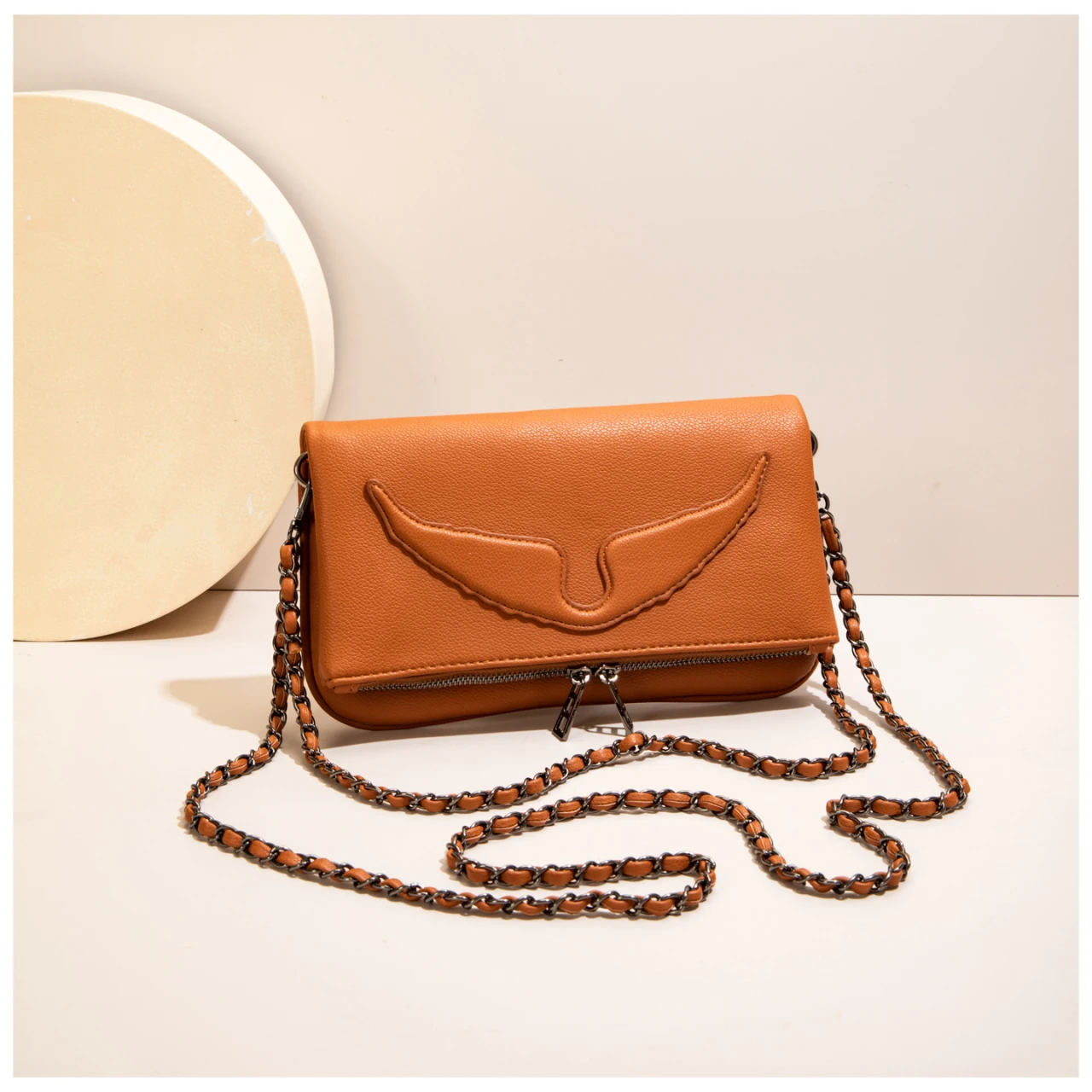 Elegant and trendy style shoulder bag, outdoor travel small square bag, luxury designer women's chain strap crossbody bag