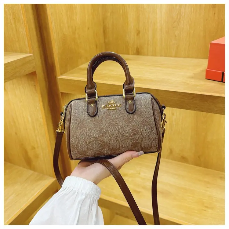 Vintage Luxury Crossbody Diaper Bag: Elegant Women's Handbag With Designer Letter Logo And Large Capacity For Messenger Tote