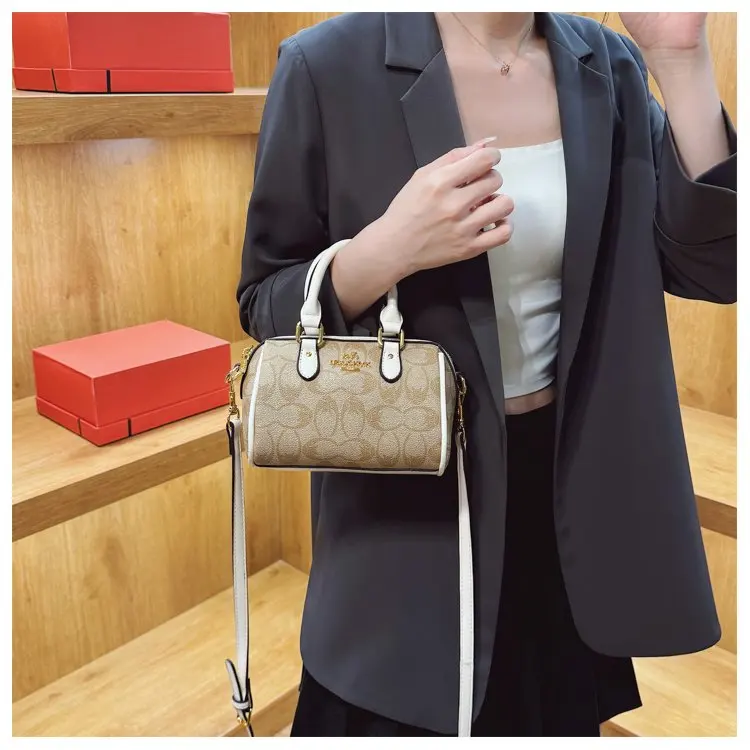 Vintage Luxury Crossbody Diaper Bag: Elegant Women's Handbag With Designer Letter Logo And Large Capacity For Messenger Tote
