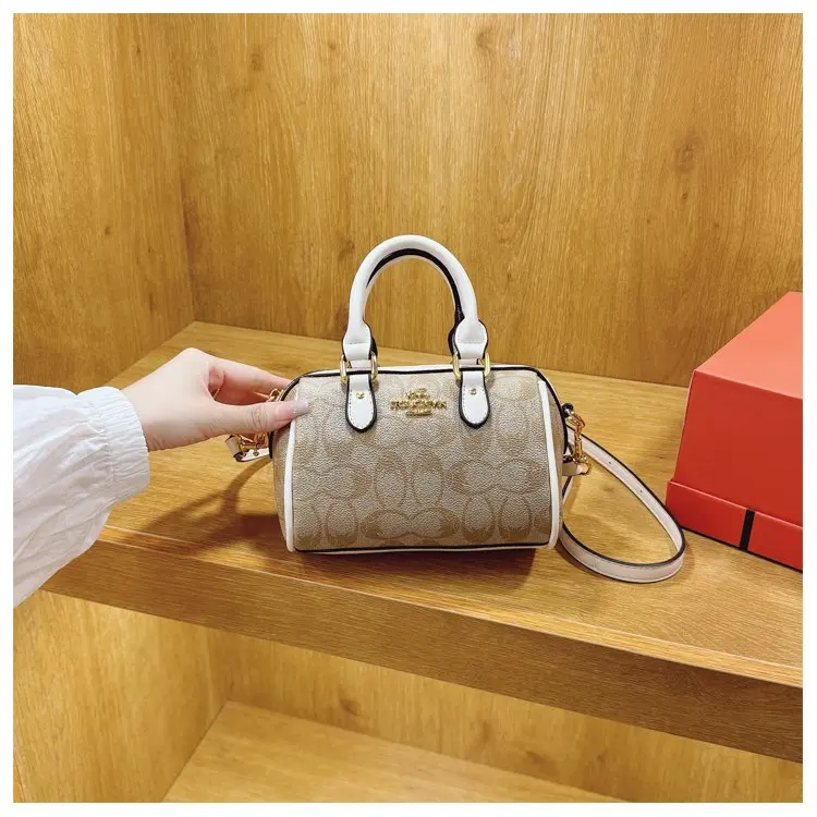 Vintage Luxury Crossbody Diaper Bag: Elegant Women's Handbag With Designer Letter Logo And Large Capacity For Messenger Tote