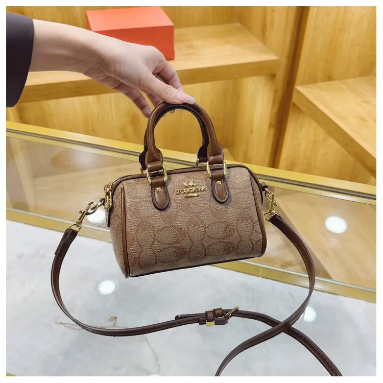 Vintage Luxury Crossbody Diaper Bag: Elegant Women's Handbag With Designer Letter Logo And Large Capacity For Messenger Tote