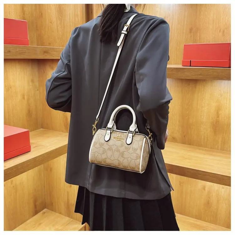 Vintage Luxury Crossbody Diaper Bag: Elegant Women's Handbag With Designer Letter Logo And Large Capacity For Messenger Tote