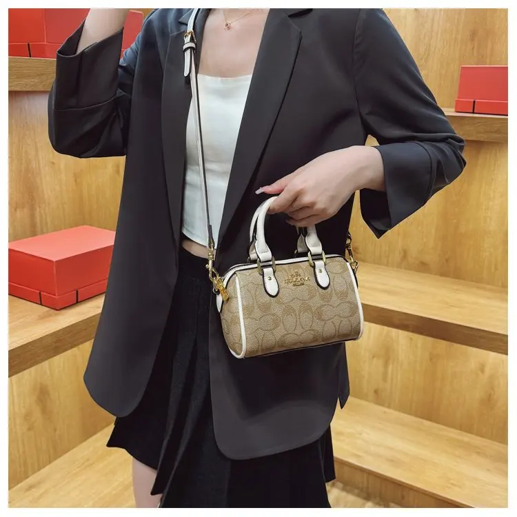 Vintage Luxury Crossbody Diaper Bag: Elegant Women's Handbag With Designer Letter Logo And Large Capacity For Messenger Tote