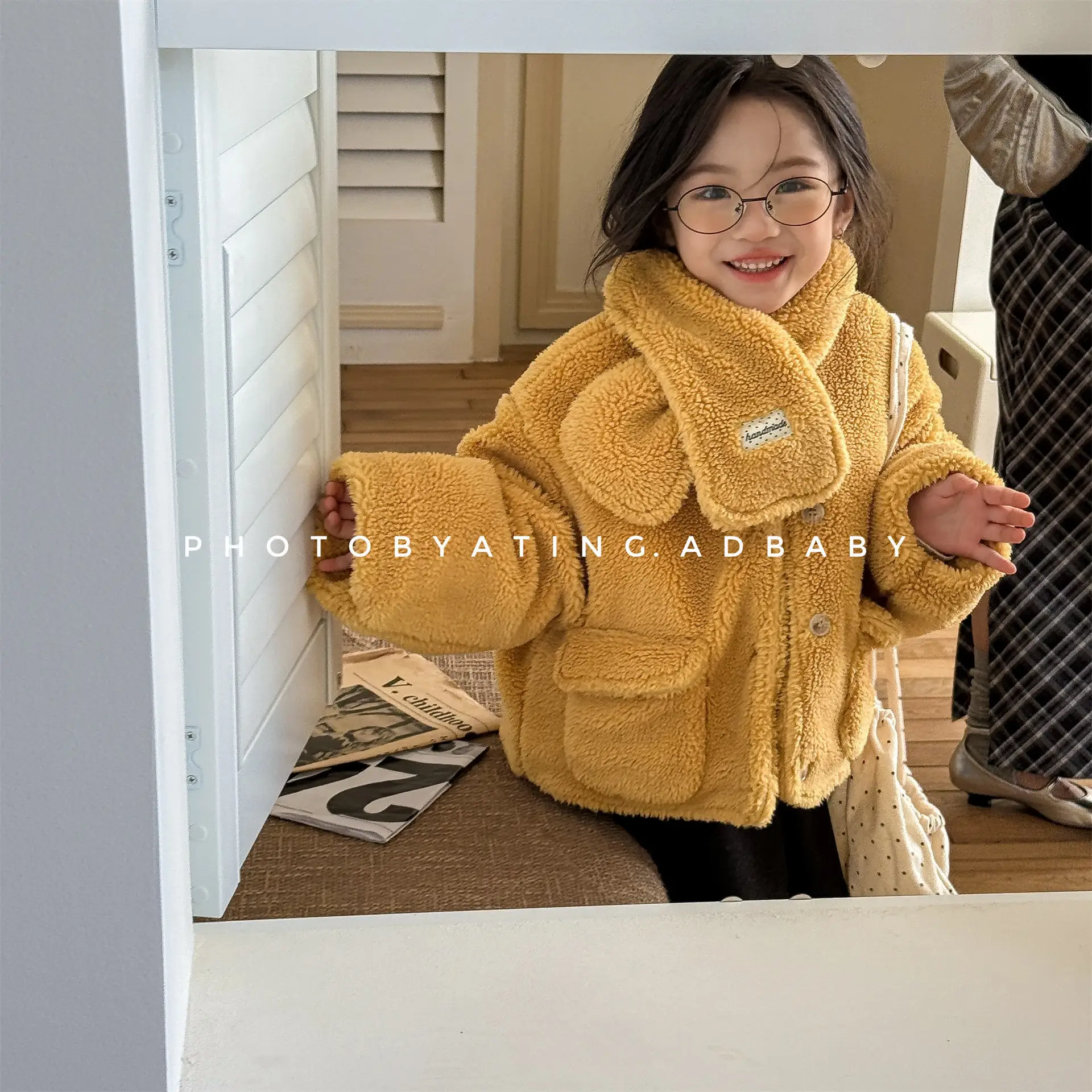 2025 Winter New Girls Lamb Fleece Coat + Scarf Children Cotton Padded Jacket Plus Velvet Thick Kids Girls Long Sleeve Warm Coat