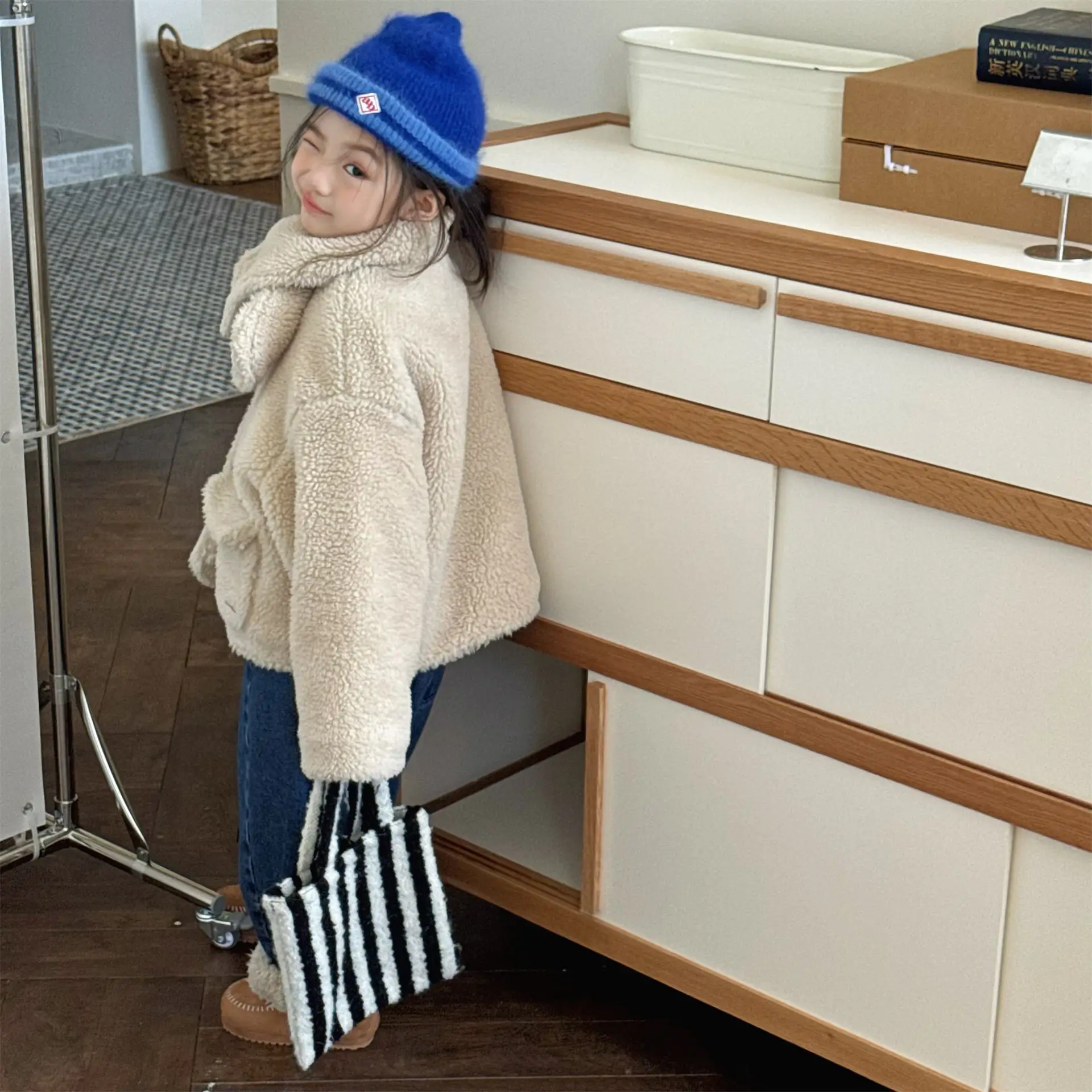 2025 Winter New Girls Lamb Fleece Coat + Scarf Children Cotton Padded Jacket Plus Velvet Thick Kids Girls Long Sleeve Warm Coat