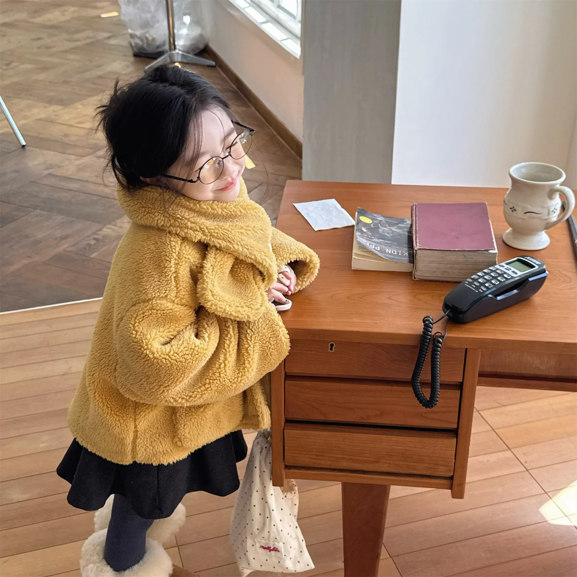 2025 Winter New Girls Lamb Fleece Coat + Scarf Children Cotton Padded Jacket Plus Velvet Thick Kids Girls Long Sleeve Warm Coat