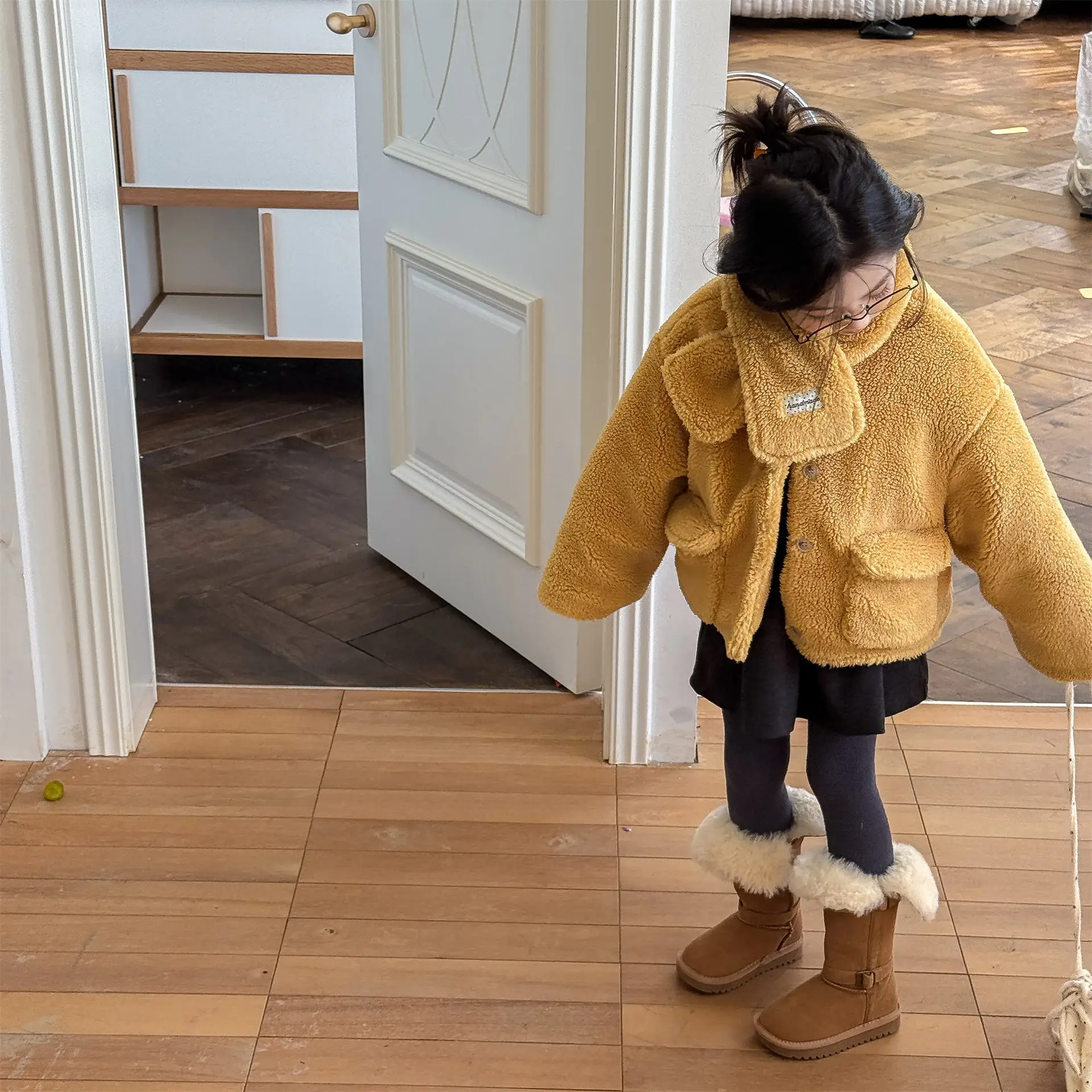 2025 Winter New Girls Lamb Fleece Coat + Scarf Children Cotton Padded Jacket Plus Velvet Thick Kids Girls Long Sleeve Warm Coat