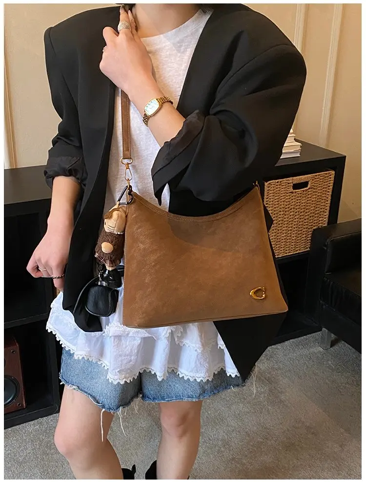 2026 Spring Trend Women's Zippered Hobo Bag Sleek and Practical for Casual Outings