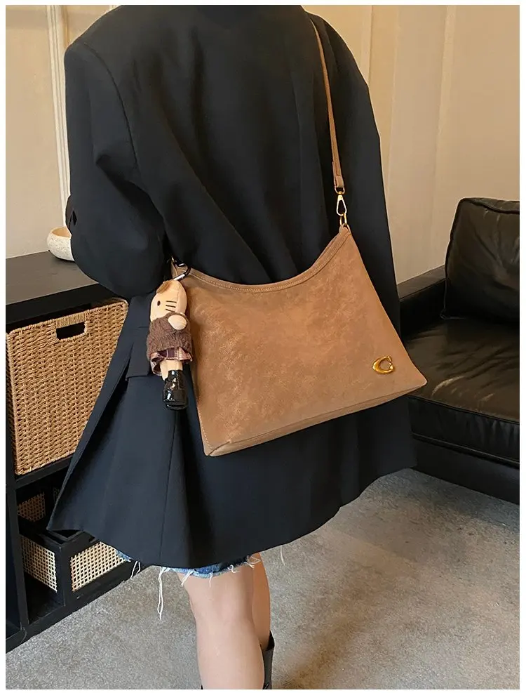 2026 Spring Trend Women's Zippered Hobo Bag Sleek and Practical for Casual Outings