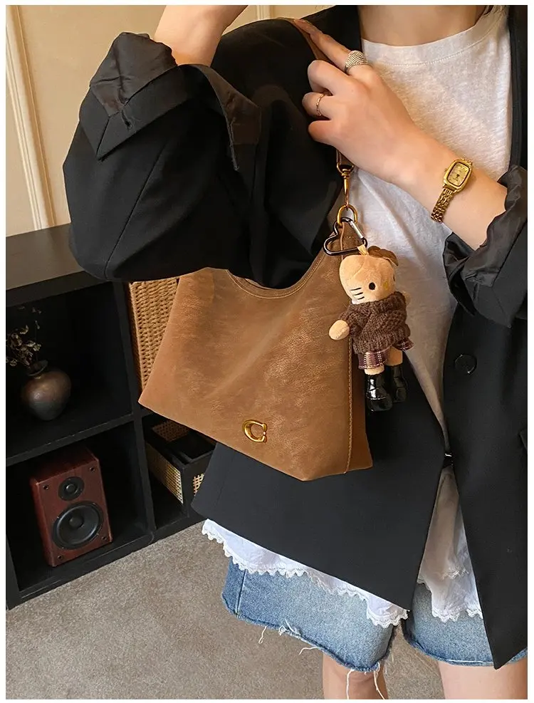 2026 Spring Trend Women's Zippered Hobo Bag Sleek and Practical for Casual Outings