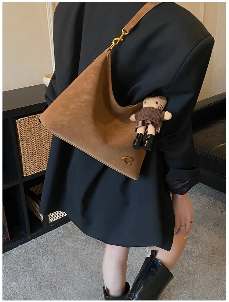2026 Spring Trend Women's Zippered Hobo Bag Sleek and Practical for Casual Outings