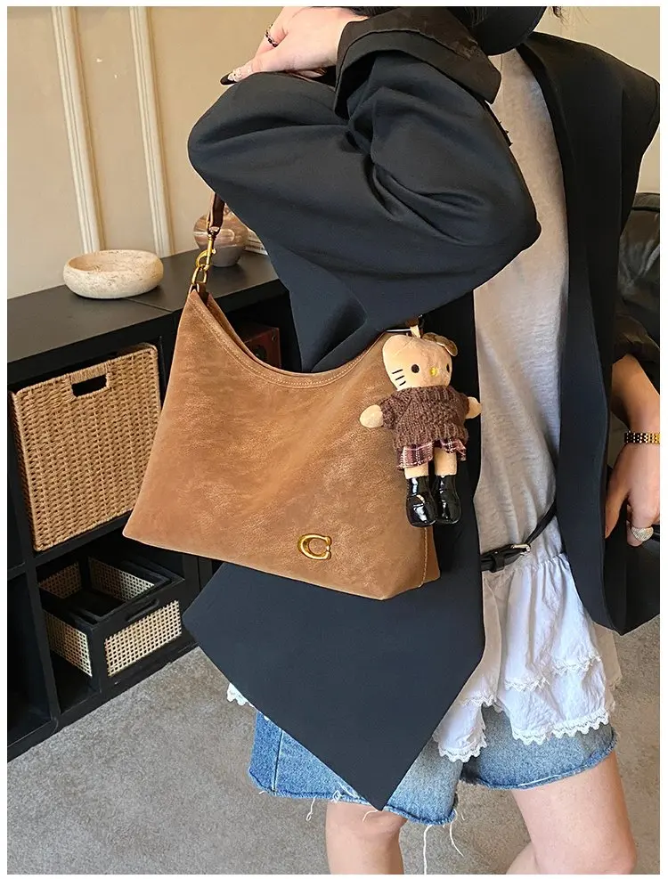 2026 Spring Trend Women's Zippered Hobo Bag Sleek and Practical for Casual Outings