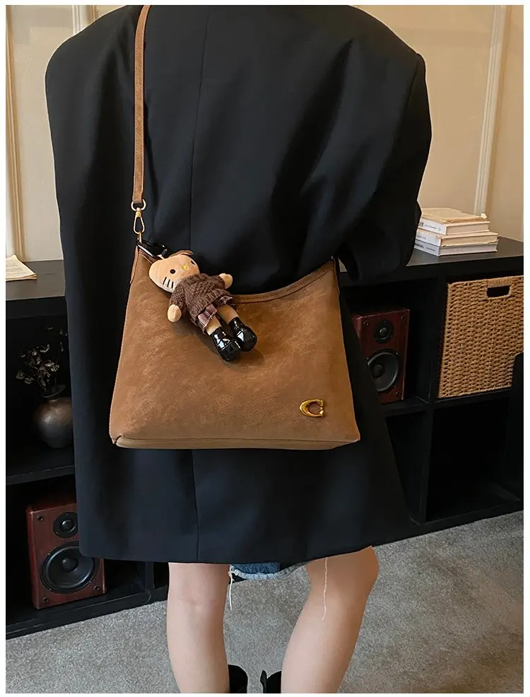 2026 Spring Trend Women's Zippered Hobo Bag Sleek and Practical for Casual Outings