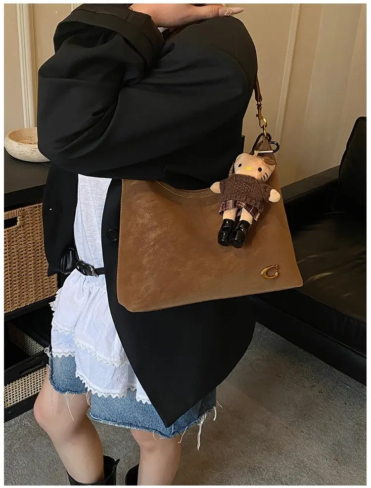 2026 Spring Trend Women's Zippered Hobo Bag Sleek and Practical for Casual Outings
