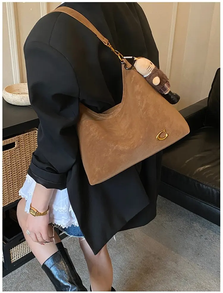 2026 Spring Trend Women's Zippered Hobo Bag Sleek and Practical for Casual Outings