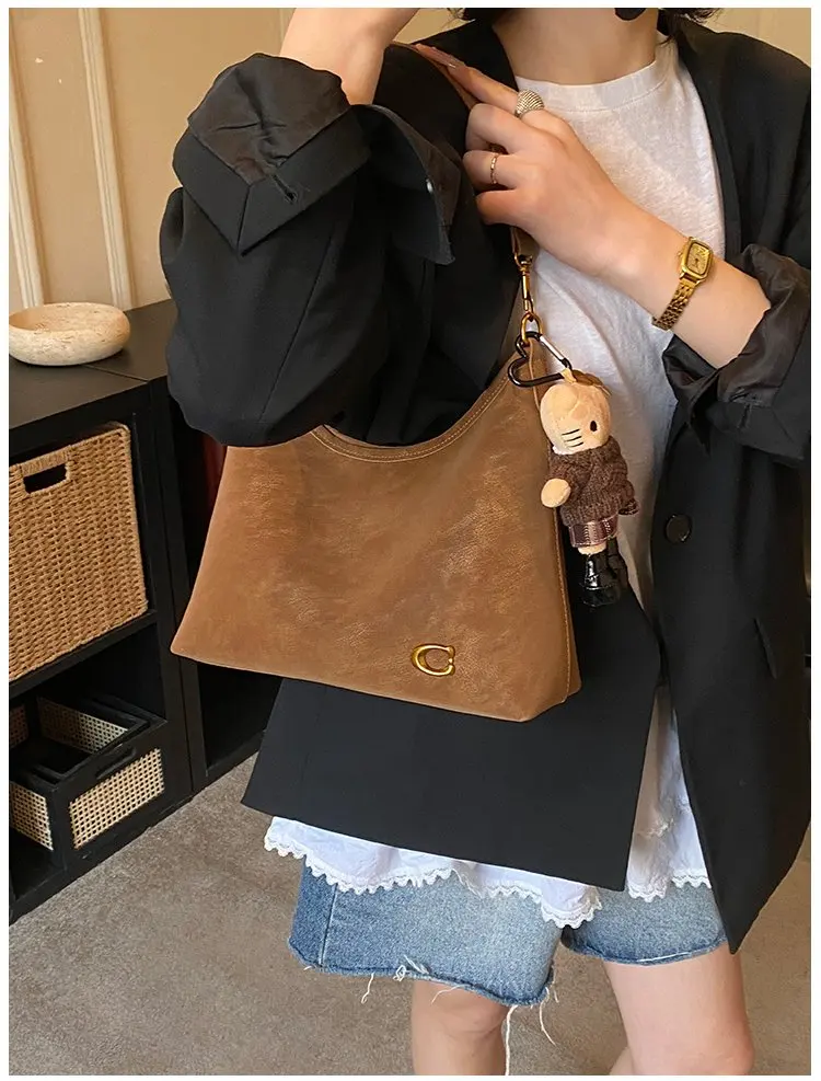2026 Spring Trend Women's Zippered Hobo Bag Sleek and Practical for Casual Outings