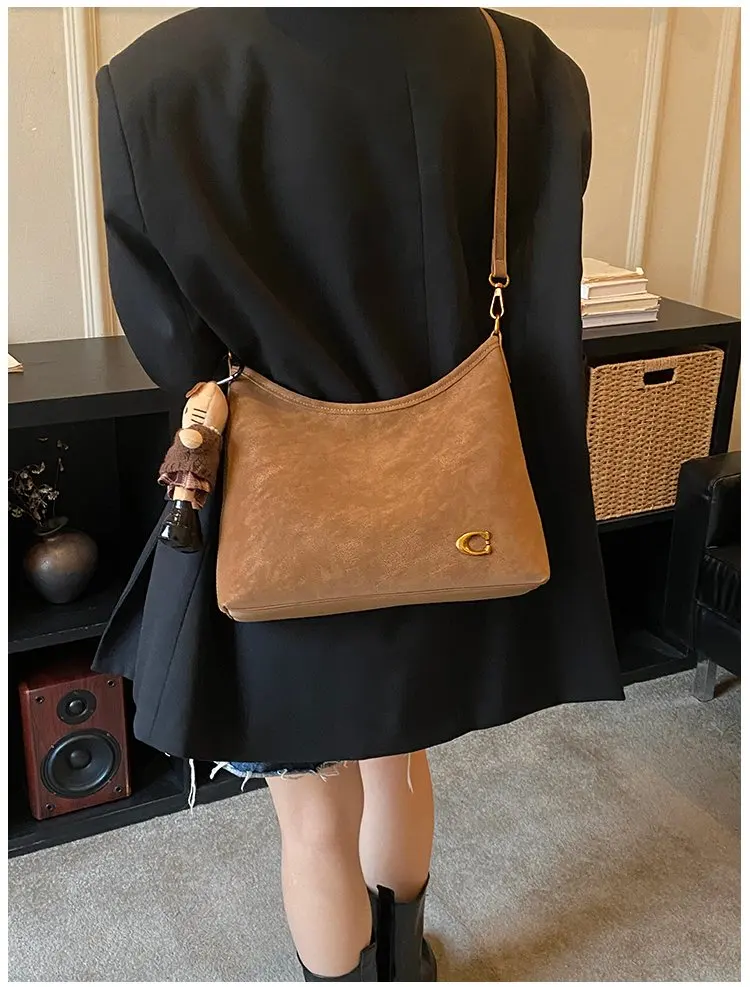 2026 Spring Trend Women's Zippered Hobo Bag Sleek and Practical for Casual Outings
