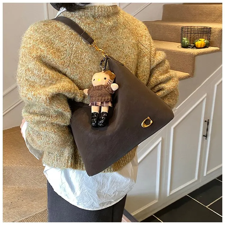 2026 Spring Trend Women's Zippered Hobo Bag Sleek and Practical for Casual Outings