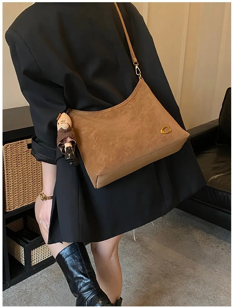 2026 Spring Trend Women's Zippered Hobo Bag Sleek and Practical for Casual Outings