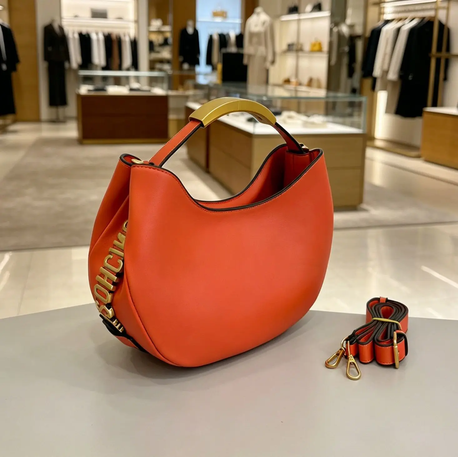 Vintage Designer Inspired Diaper Bag: Elegant Crossbody Handbag For Women With Luxury Look And Large Capacity Tote Function