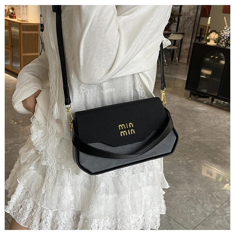 Unique Elegant Leather Diaper Bag: Luxury Crossbody Messenger Bag For Women With Vintage Designer Logo And Large Tote Capacity