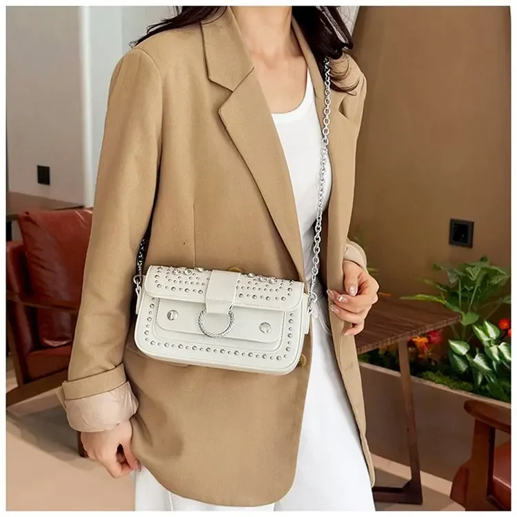 Elegant design women's chain strap crossbody bag outdoor leisure travel handbag, inspired by Parisian fashion