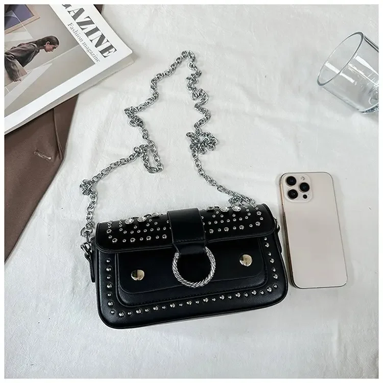 Elegant design women's chain strap crossbody bag outdoor leisure travel handbag, inspired by Parisian fashion