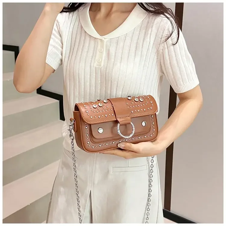 Elegant design women's chain strap crossbody bag outdoor leisure travel handbag, inspired by Parisian fashion