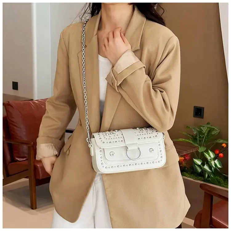 Elegant design women's chain strap crossbody bag outdoor leisure travel handbag, inspired by Parisian fashion