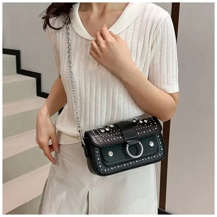 Elegant design women's chain strap crossbody bag outdoor leisure travel handbag, inspired by Parisian fashion