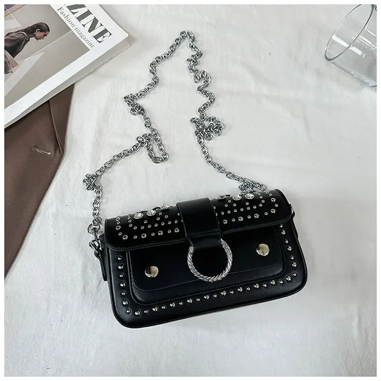 Elegant design women's chain strap crossbody bag outdoor leisure travel handbag, inspired by Parisian fashion