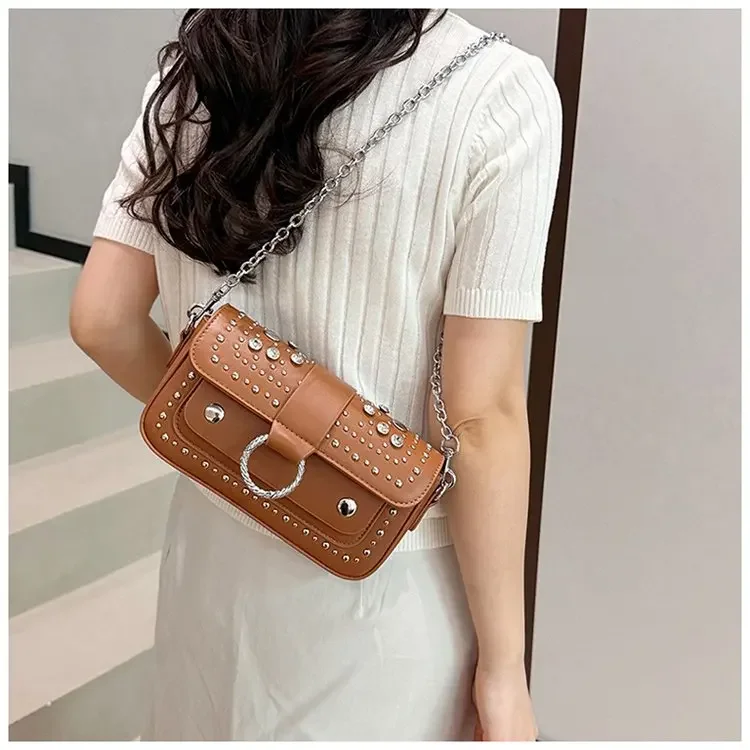 Elegant design women's chain strap crossbody bag outdoor leisure travel handbag, inspired by Parisian fashion