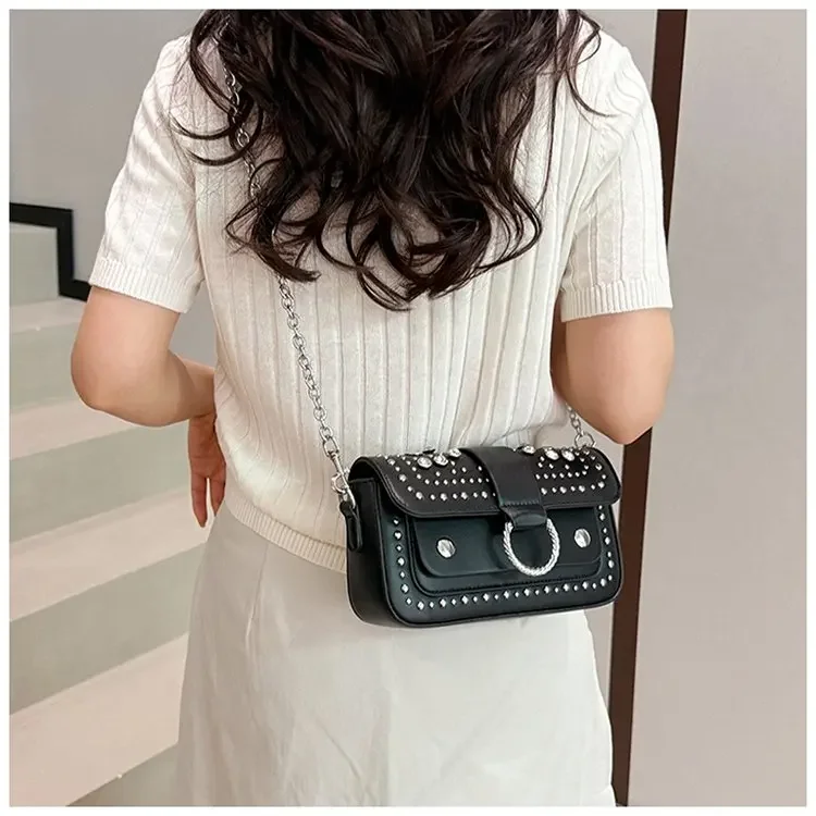 Elegant design women's chain strap crossbody bag outdoor leisure travel handbag, inspired by Parisian fashion