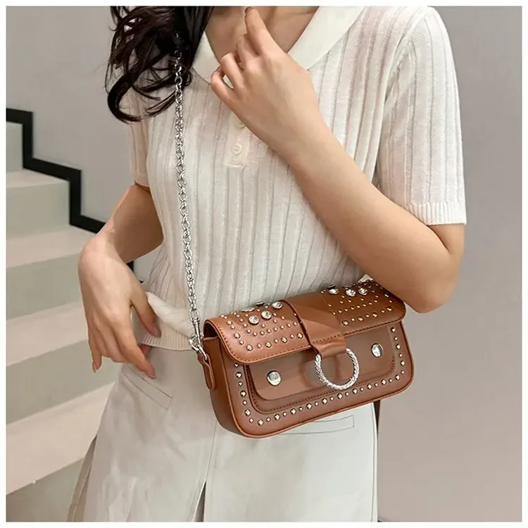 Elegant design women's chain strap crossbody bag outdoor leisure travel handbag, inspired by Parisian fashion