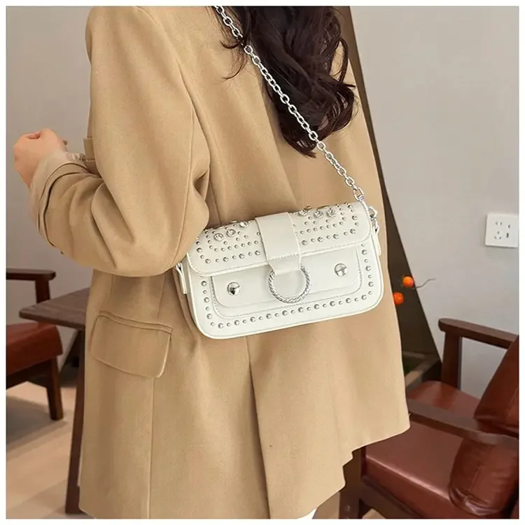 Elegant design women's chain strap crossbody bag outdoor leisure travel handbag, inspired by Parisian fashion