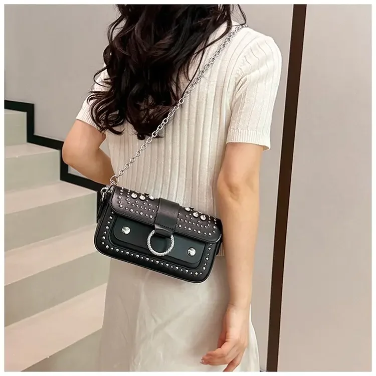 Elegant design women's chain strap crossbody bag outdoor leisure travel handbag, inspired by Parisian fashion