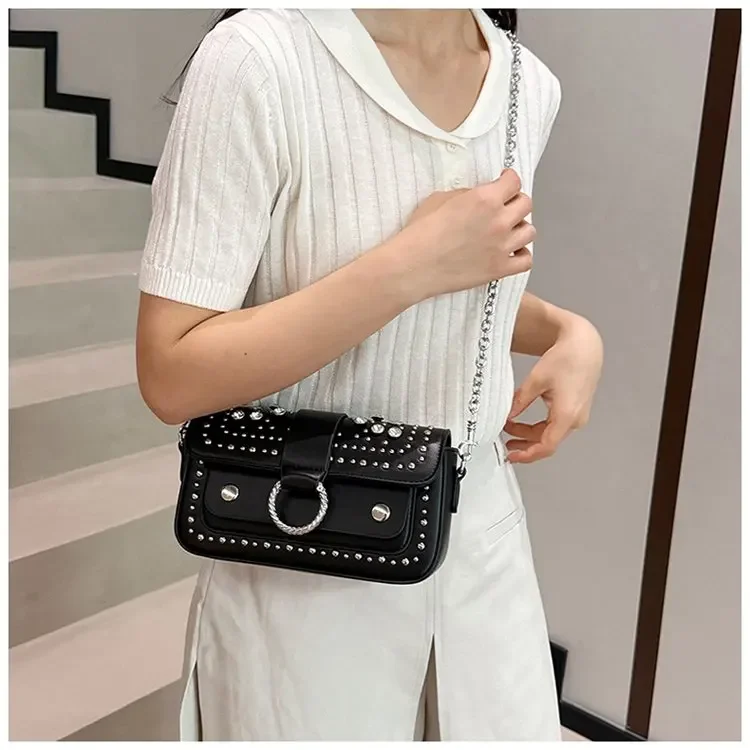 Elegant design women's chain strap crossbody bag outdoor leisure travel handbag, inspired by Parisian fashion